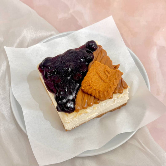 Half & Half Cheesecake [Biscoff & Blueberry]